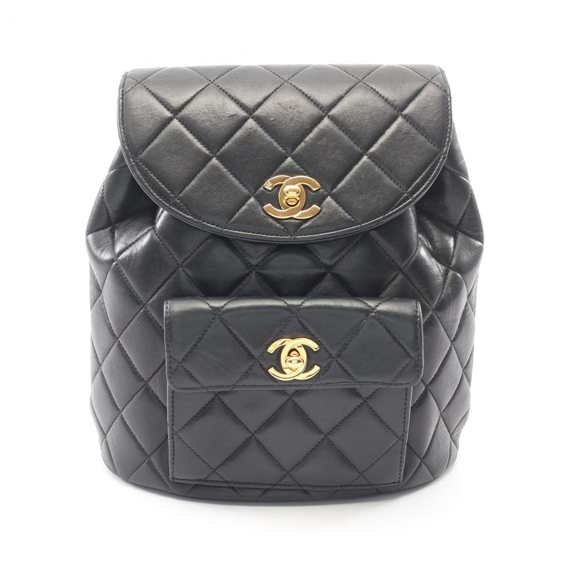 Chanel Matelasse Black Lambskin: Black Matelasse bag in lambskin. Size: W21 x H25 x D10 cm. Shoulder 69-75 cm.