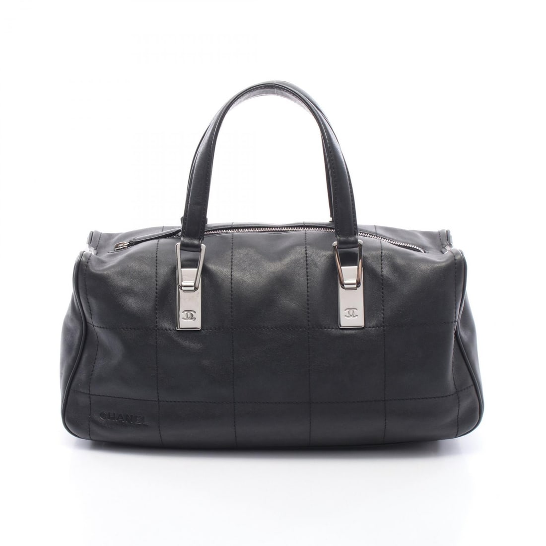 Chanel Chocolate Bar Black Lambskin: Chocolate Bar bag in black lambskin. Size: W38 x H19 x D10 cm. Handle 40 cm.