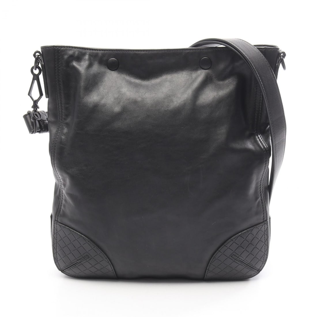 Bottega Veneta Scorpito Black Leather: Scorpito shoulder bag in black leather. Size: W26 x H31 x D4 cm. Shoulder 91-151 cm.