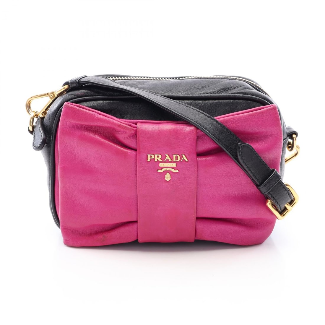 Prada Shoulder Bag Black Pink Leather: Black and pink leather shoulder bag. Size: W16 x H10.5 x D5 cm. Shoulder 123-133 cm.