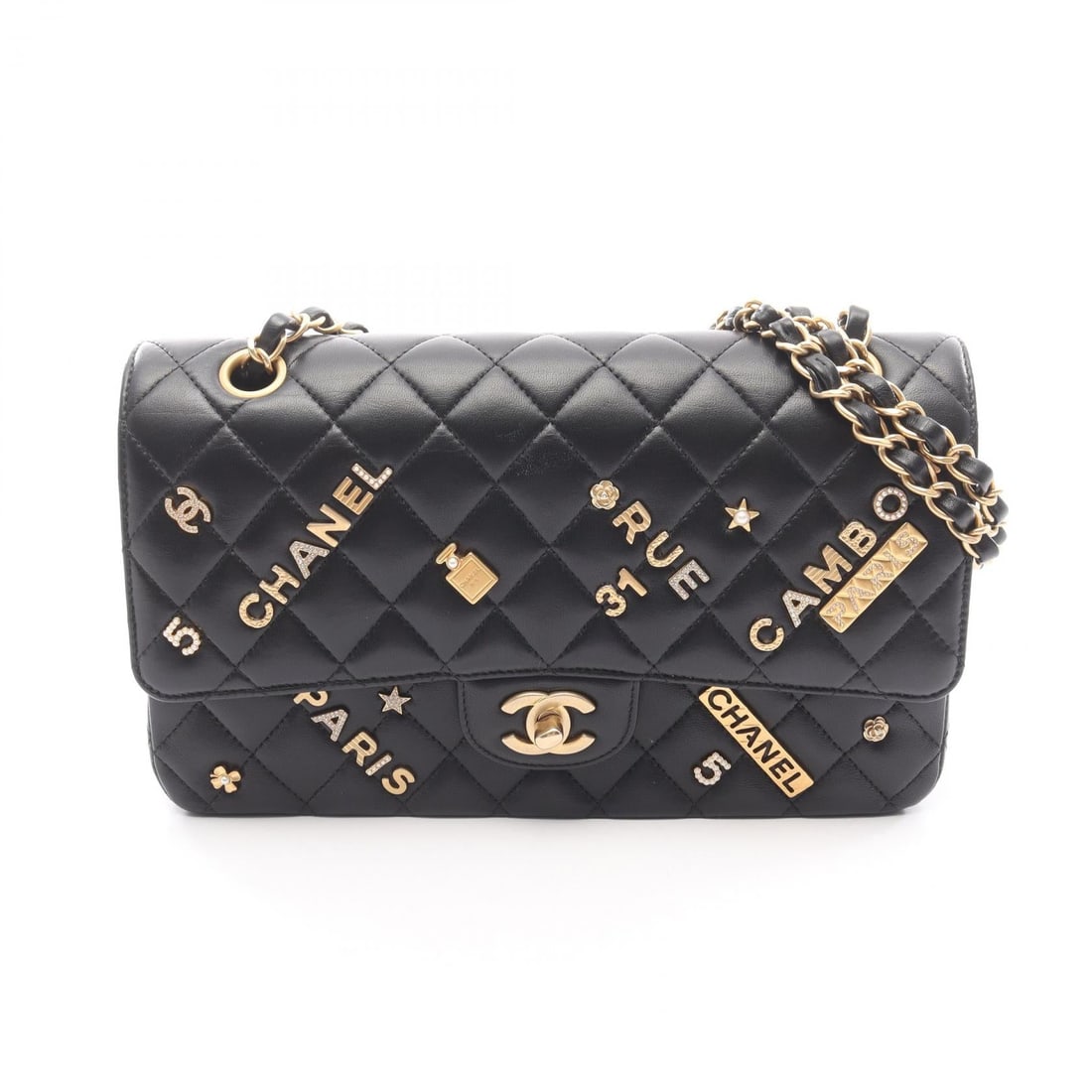 Chanel Matelasse W Flap Black Lambskin: Black Matelasse W flap bag in lambskin. Size: W25 x H16 x D6.5 cm. Strap drop 22 cm.