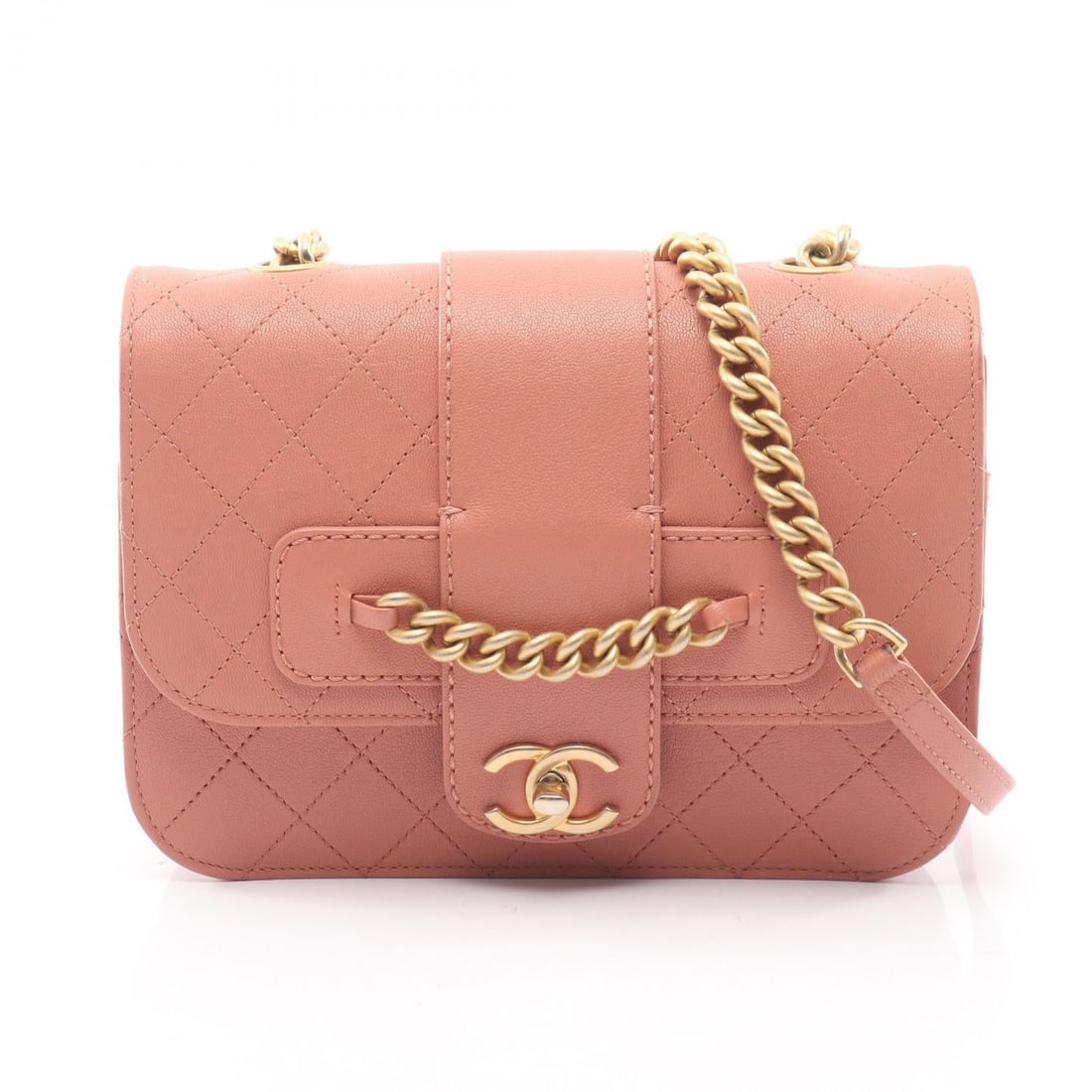 Chanel Pink Matelasse Leather Bag: Pink Matelasse bag in leather. 21 x 15 x 4 cm; shoulder up to 120 cm.