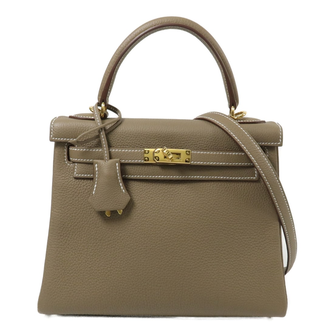 Hermes GHW Kelly 25 Etoupe Togo: GHW Kelly 25 2 way shoulder bag in Etoupe Grey Togo calfskin. Size: W25 x H20 x D9.5 cm. Handle 24 cm. Shoulder 87 cm. Includes storage box, storage bags, shoulder strap, clochette, key, and cadena.
