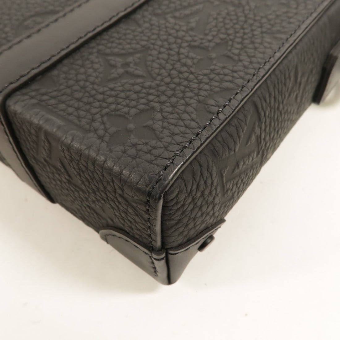 Louis Vuitton Trunk Messenger Black - 11