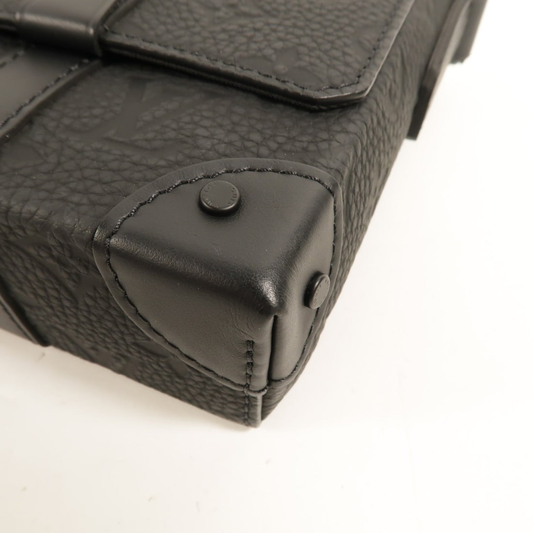 Louis Vuitton Trunk Messenger Black - 12