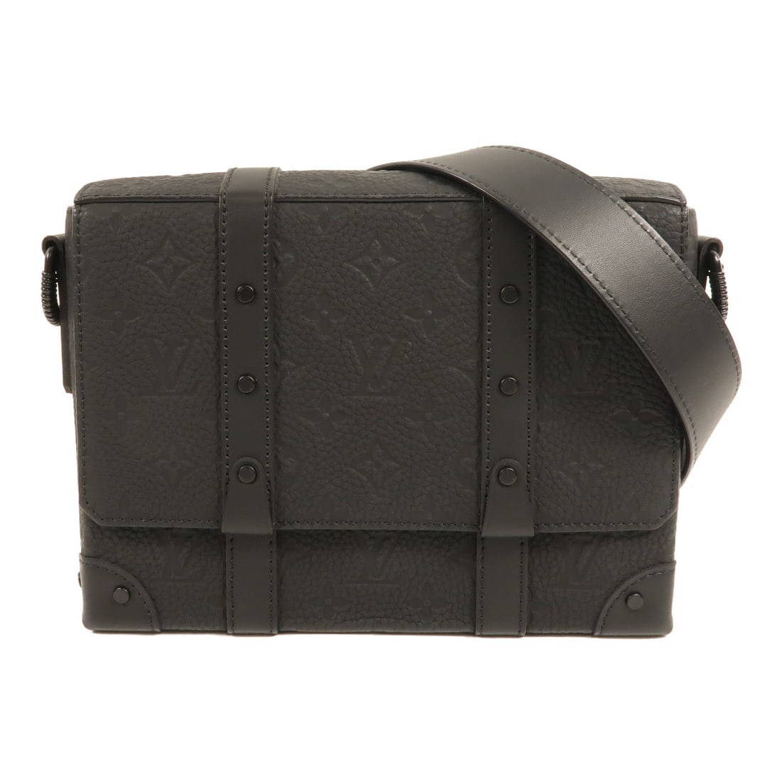 Louis Vuitton Trunk Messenger Black: Trunk Messenger shoulder bag in black Monogram and Taurillon Clemence calfskin. Size: W24 x H18 x D5 cm. Shoulder 119-134 cm. Includes shoulder strap.