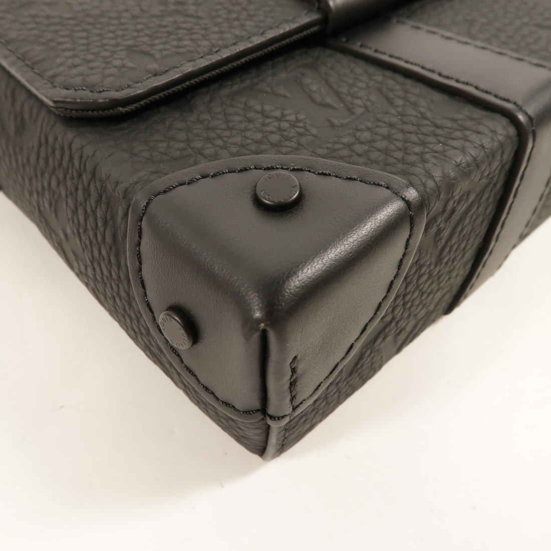 Louis Vuitton Trunk Messenger Black - 9