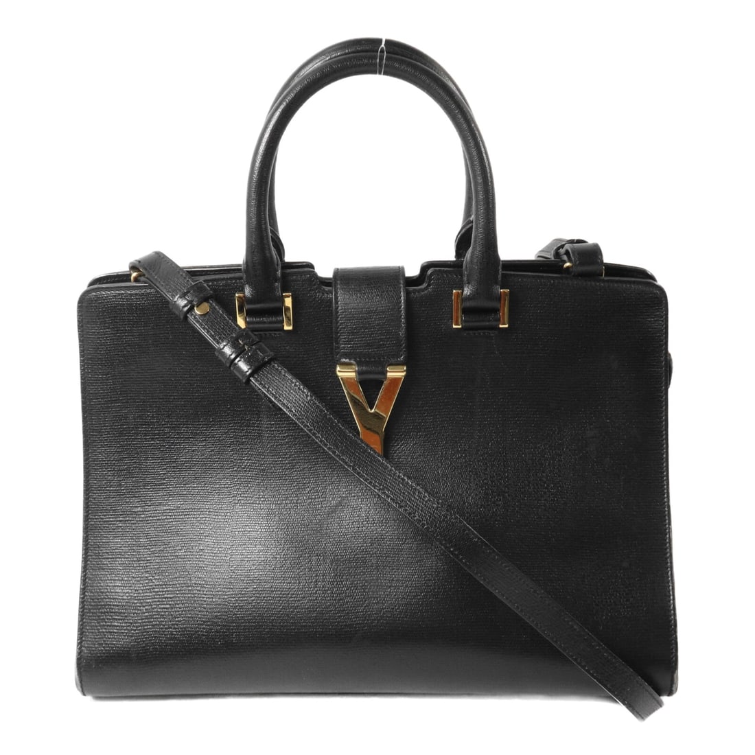 YSL GHW Cabas Chyc Black Calfskin: YSL GHW Cabas Chyc shoulder bag in black calfskin (cowhide). Size: W30 x H19.5 x D15 cm. Handle 30 cm. Shoulder 86-90 cm. Includes storage bag and shoulder strap.