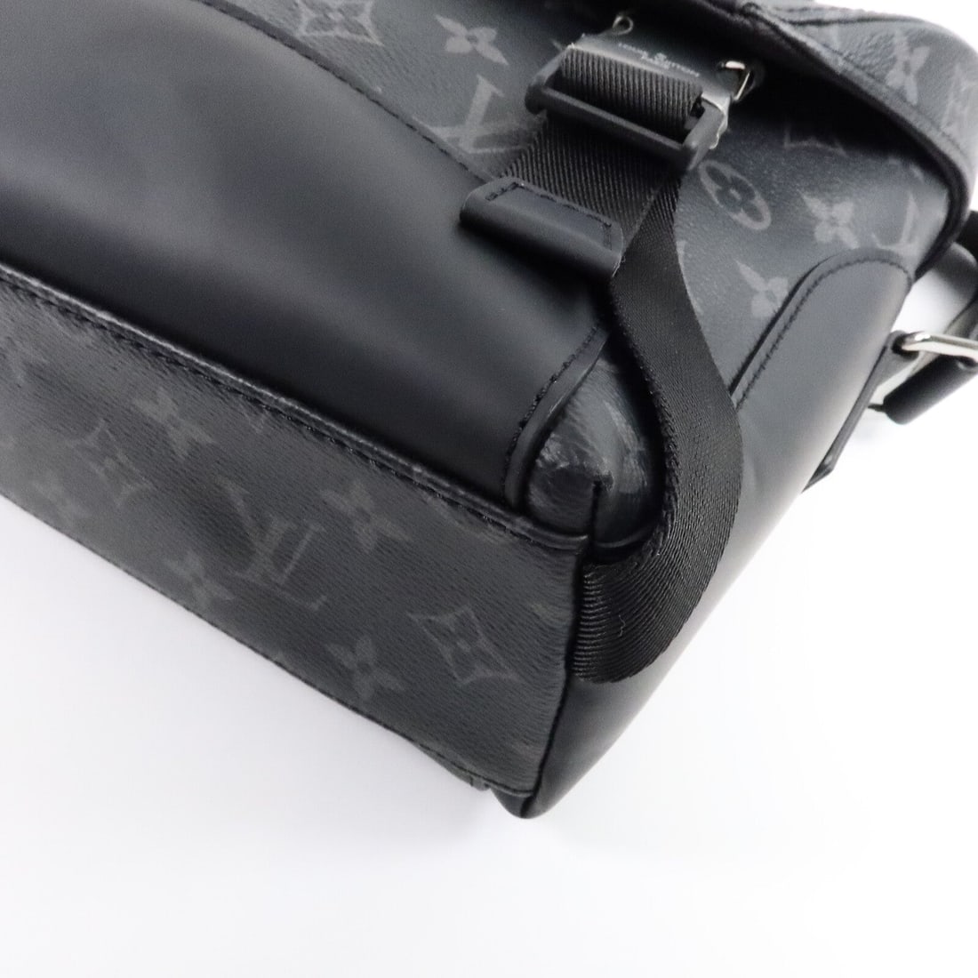 Louis Vuitton Voyager Messenger PM Eclipse - 12