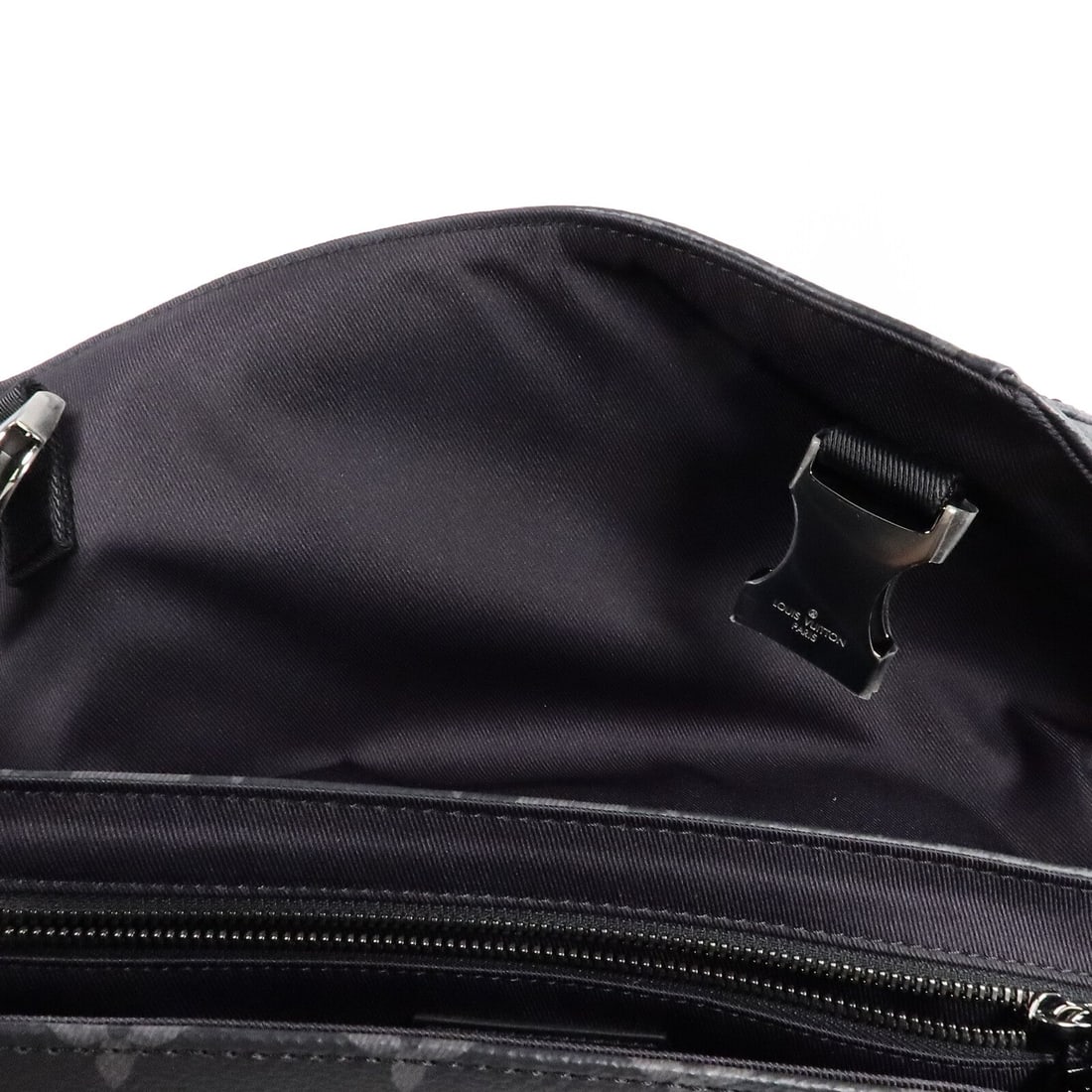 Louis Vuitton Voyager Messenger PM Eclipse - 16