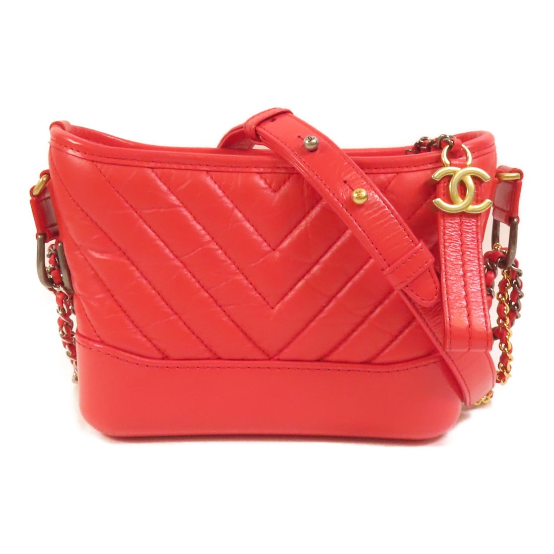 Chanel CC GHW Gabrielle Small Red: CC GHW Gabriele Small 2 way shoulder bag in red calfskin. Size: W24 x H14 x D8 cm. Shoulder 80-153 cm. Includes hologram sticker and guarantee.