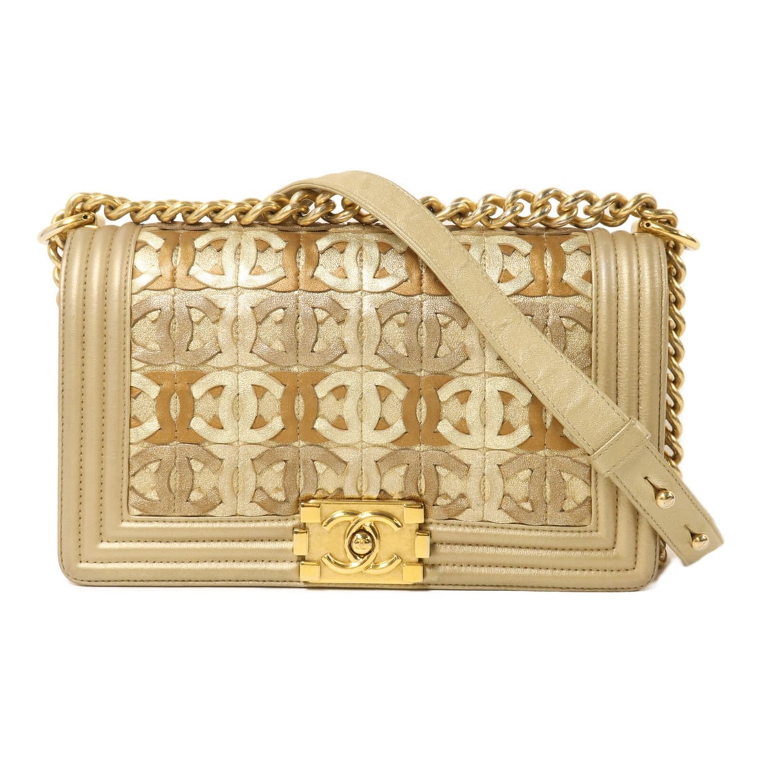 Chanel CC GHW Boy 25 Gold: CC GHW Boy 25 chain shoulder bag in gold calfskin. Size: W25 x H13.5 x D6 cm. Shoulder 67-110 cm. Includes hologram sticker.