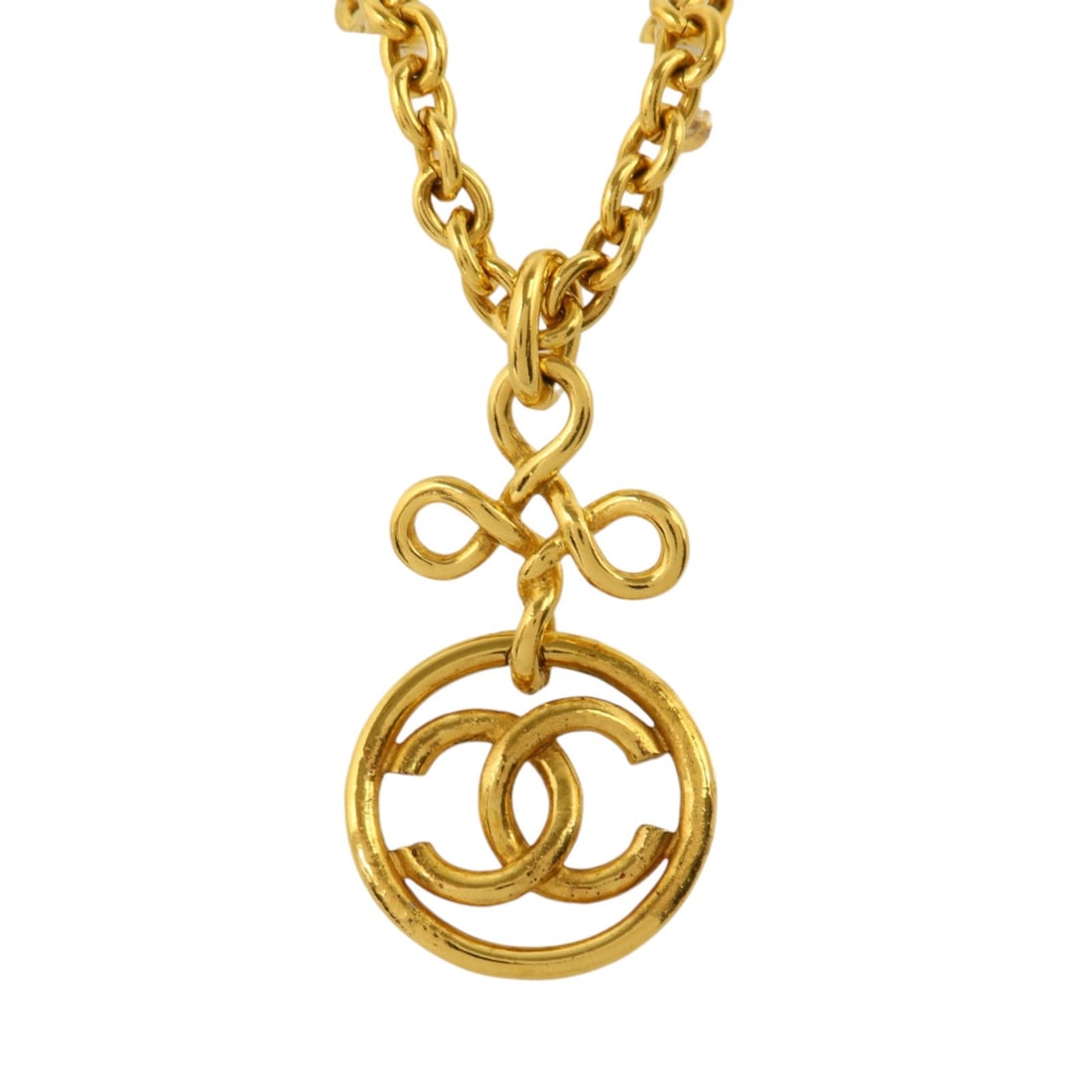 Chanel CC Gold Metal Necklace: Gold-tone CC GHW necklace in metal. Neck size 68cm. Motif 44mm wide x 75mm high.