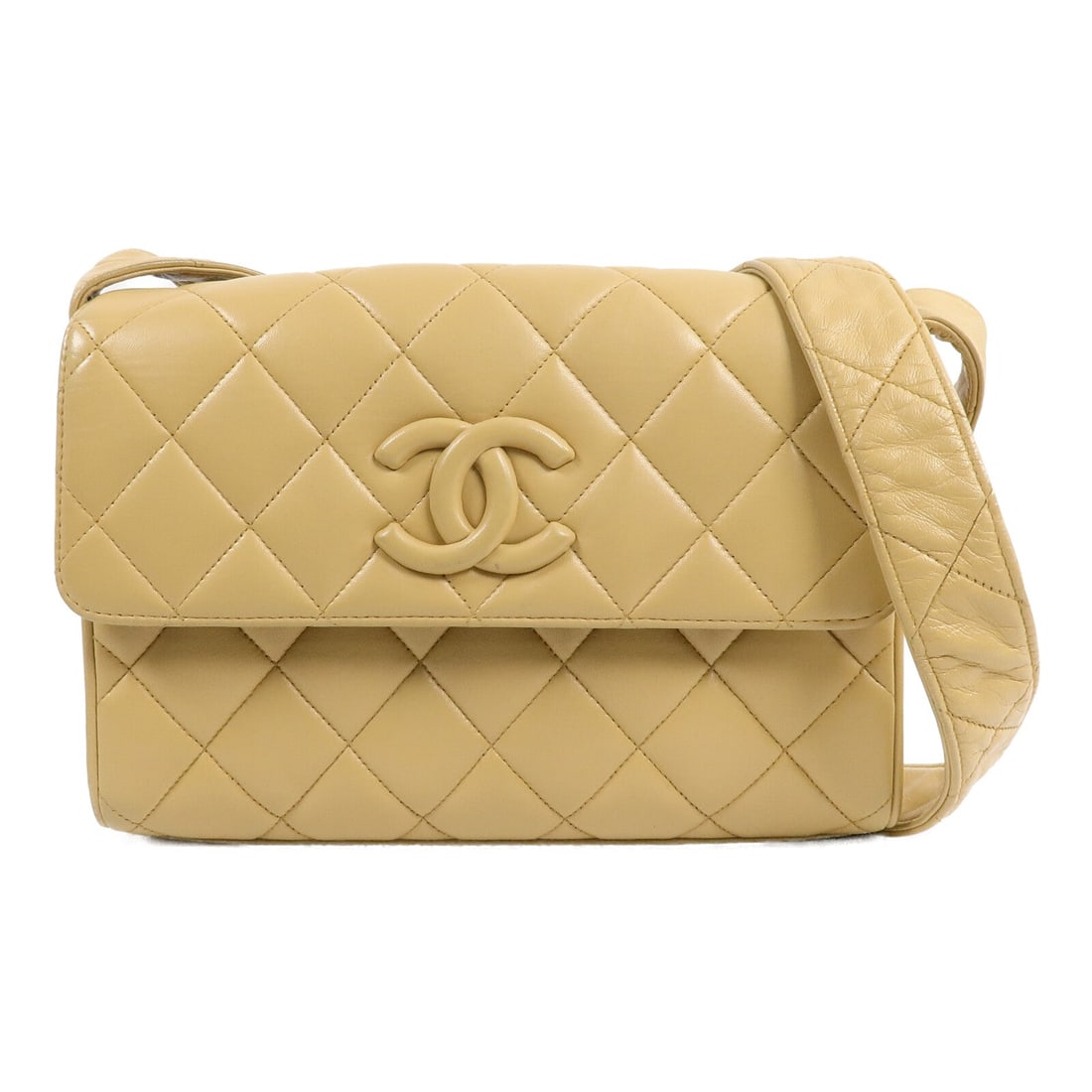 Chanel CC GHW Vintage Beige: CC GHW vintage shoulder bag in beige lambskin. Size: W23 x H15 x D8 cm. Shoulder 103 cm. Includes hologram sticker and guarantee.