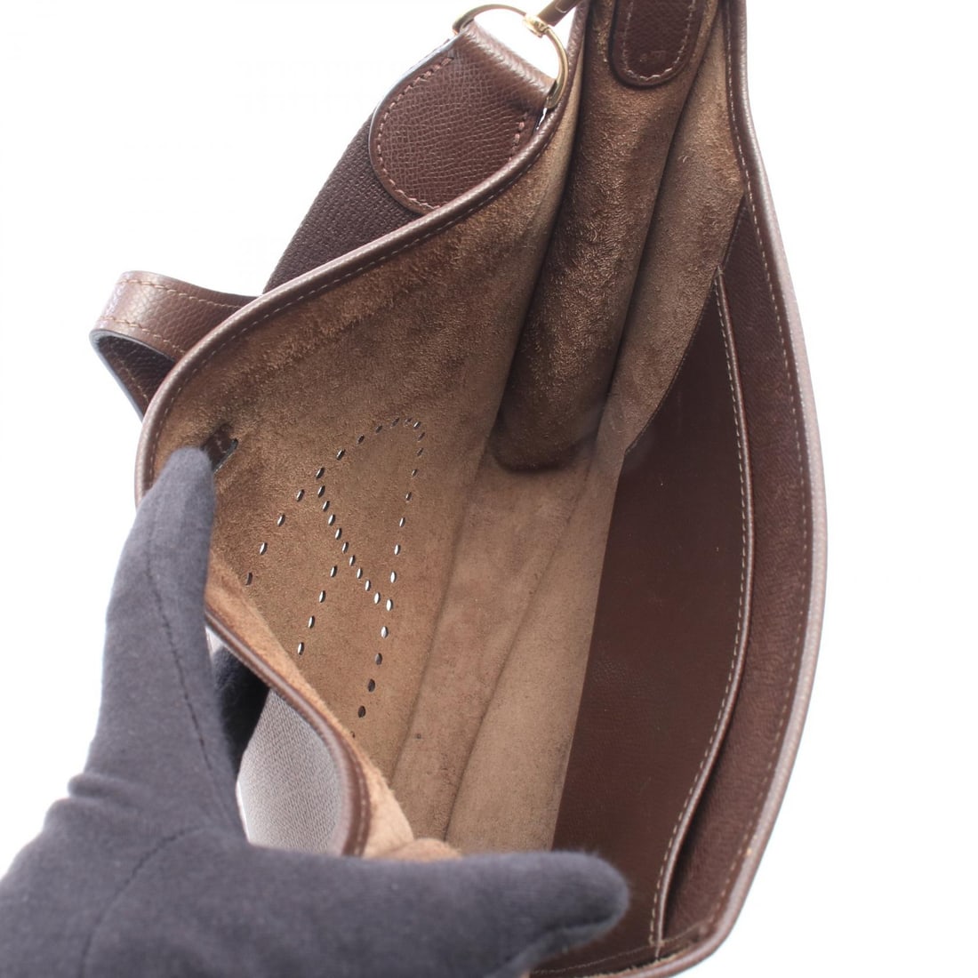 Hermès Evelyne I PM Chocolat: Brown Evelyne 1 PM Chocolat shoulder bag in Epsom. No accessories. 28 x 26 x 8 cm. Shoulder 91.5 cm.