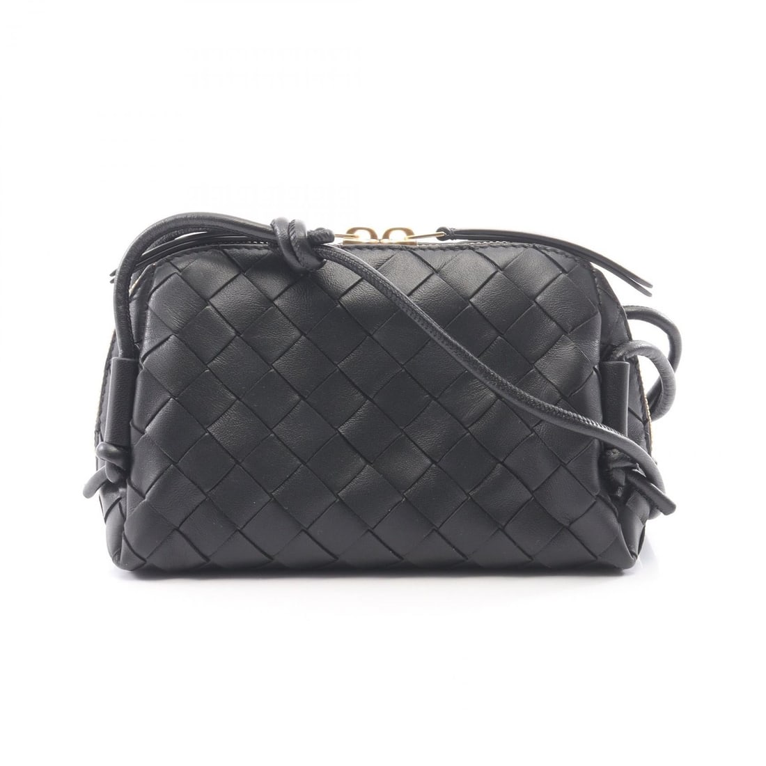 Bottega Intrecciato Shoulder Black: Black Intrecciato shoulder bag in leather. Includes storage bags. 17 x 12 x 8 cm. Shoulder 100 cm.
