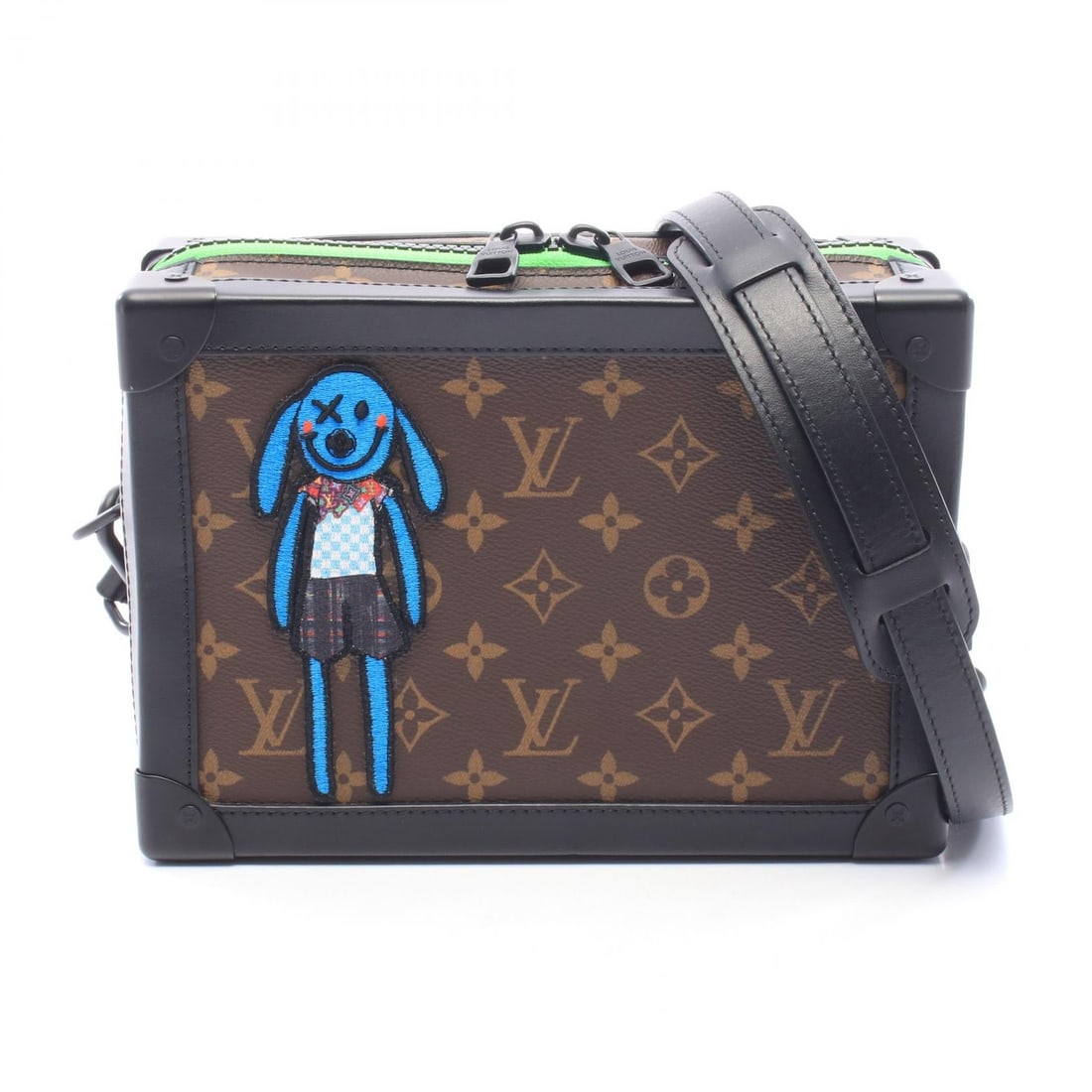 LV Soft Trunk Macassar: Brown, black, and multicolor Soft Trunk shoulder bag in Monogram Macassar PVC coated canvas and leather. No accessories. 24.5 x 17 x 9 cm. Shoulder 122.5-137.5 cm.