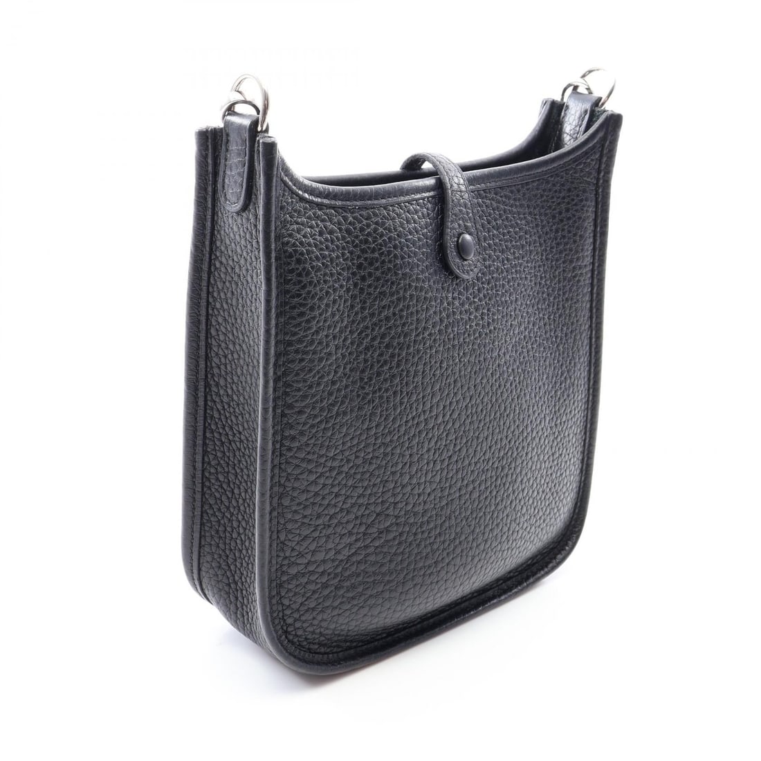 Hermès Evelyne TPM Black SHW: Black Evelyne TPM Amazon shoulder bag in Clemence leather with SHW. No accessories. 16.5 x 18 x 5.5 cm. Shoulder 112 cm.