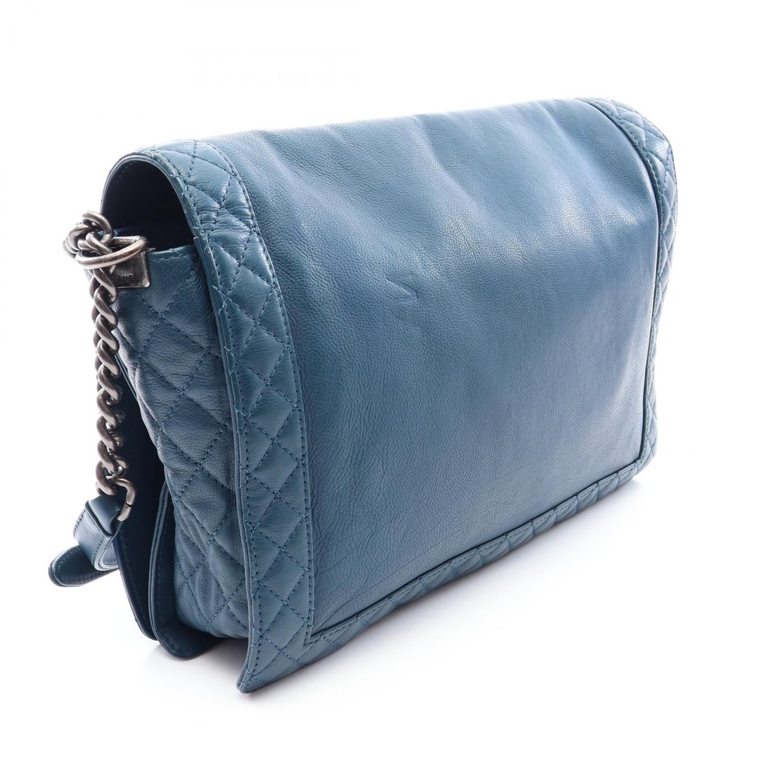 Chanel Boy Chanel Green: Green Boy Chanel shoulder handbag in leather. No accessories. 35 x 25 x 7 cm.