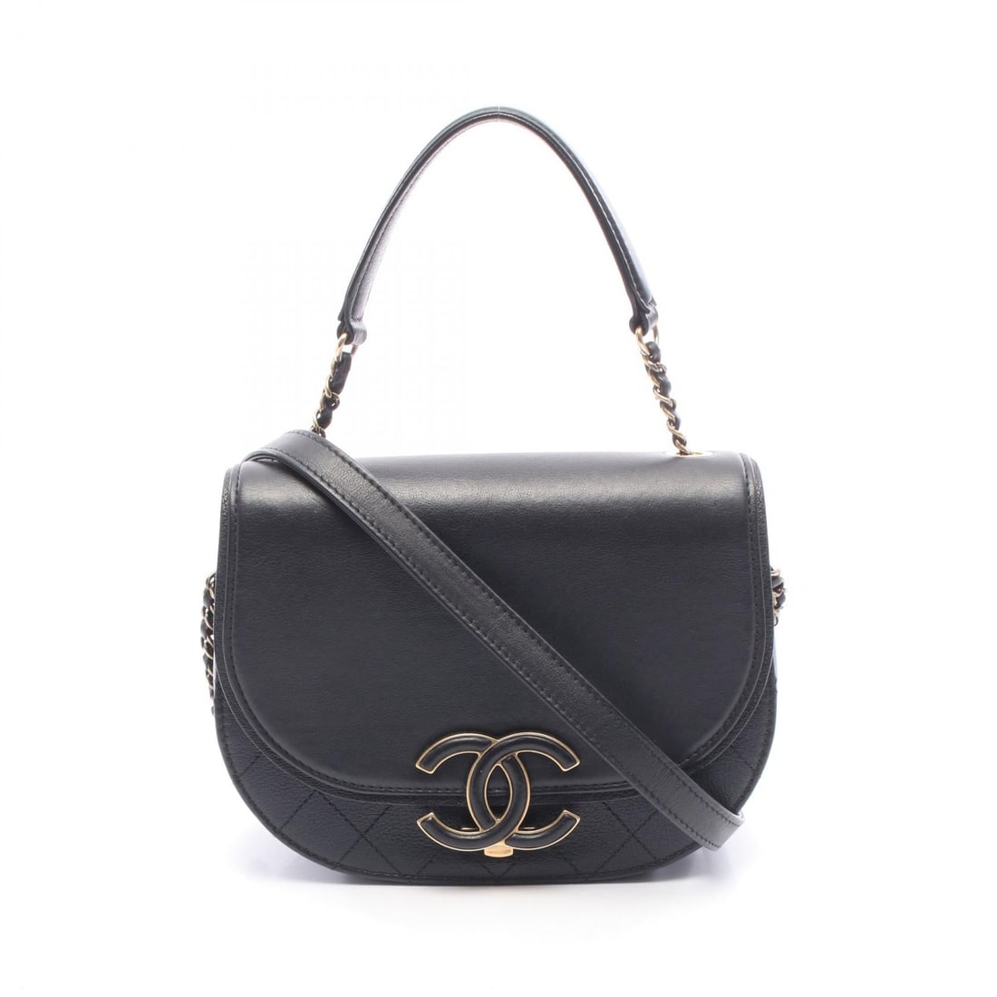 Chanel Matelasse 2Way Black: Black Matelasse 2WAY bag in leather. No accessories. 19.5 x 15 x 5.5 cm. Handle 30 cm. Shoulder 123 cm.