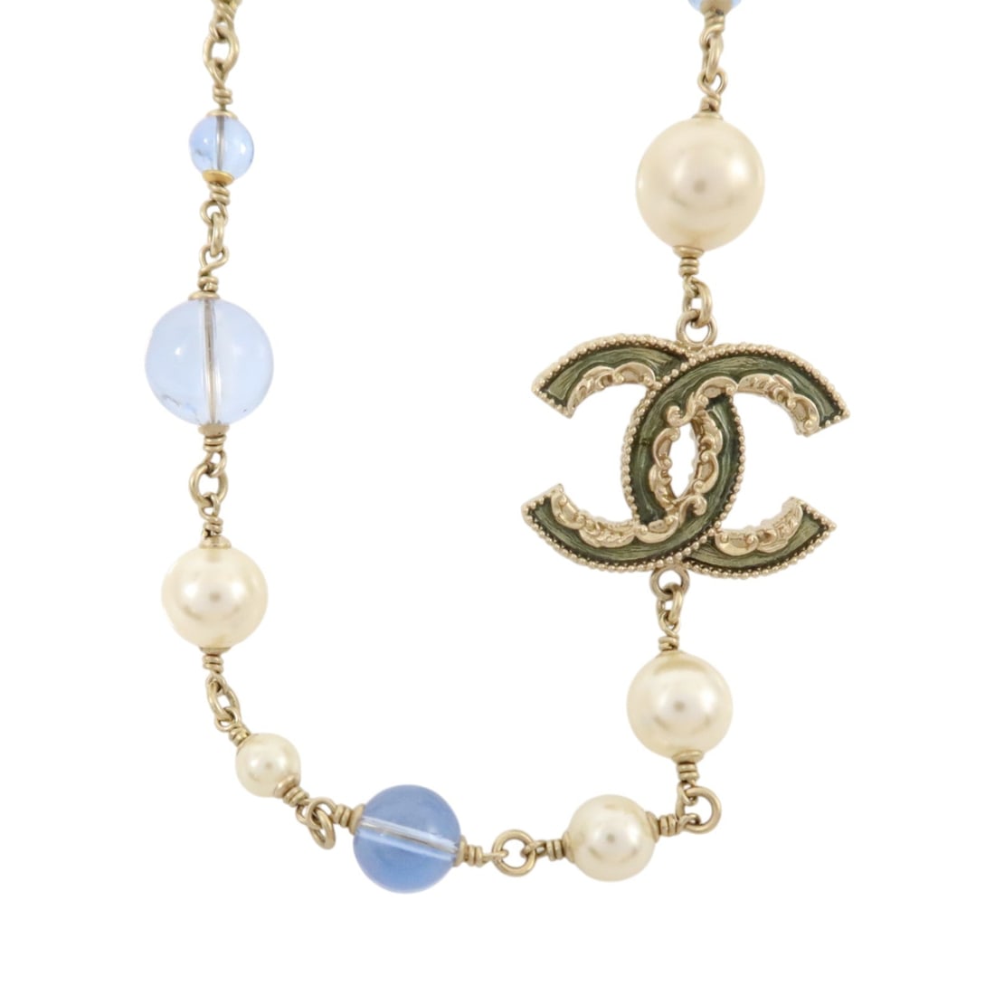 Chanel CC Necklace Enamel PVC Metal: Color: Green/White/Gold. Material: Enamel, PVC, metal. Accessories: Storage bags. Neck size: 45 cm. Motif: 30 x 22 mm.
