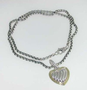 David Yurman 18K Yellow Gold & Silver Necklace: David Yurman 18K Yellow Gold & Silver Necklace. The total weight of Necklace is 19.1 grams. Size of pendant: 18 x 17 mm. thickness : 2 mm. The necklace is 15.5" long.