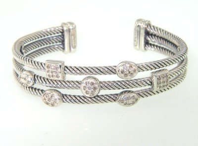 David Yurman Silver, Diamond Bangle: David Yurman Silver, Diamond Bangle. Bangle's Weight : 33.3 grams. Total diamonds weight: 0.46 cts, I color, SI-1 clarity. The measurements of the inside Bangle: 50 x 45 mm. There is Stampe "D.Y 925"