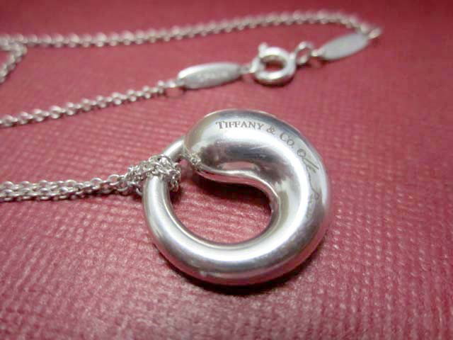 Tiffany' Elsa Peretti Eternal Circle Necklace: Tiffany' Elsa Peretti Eternal Circle Silver Necklace. Pendant measures 1/2 x 1/2 inch and the length is 18 inches long