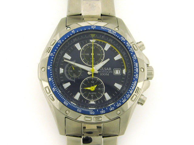 Pulsar Mens Gents Alarm Chronograph Watch: This is a Pulsar Mens Gents Alarm Chrono Watch with the following features: Blue dial with luminous silver hands & luminous hour marker batons; Alarm function; Stop watch function with three sub dials