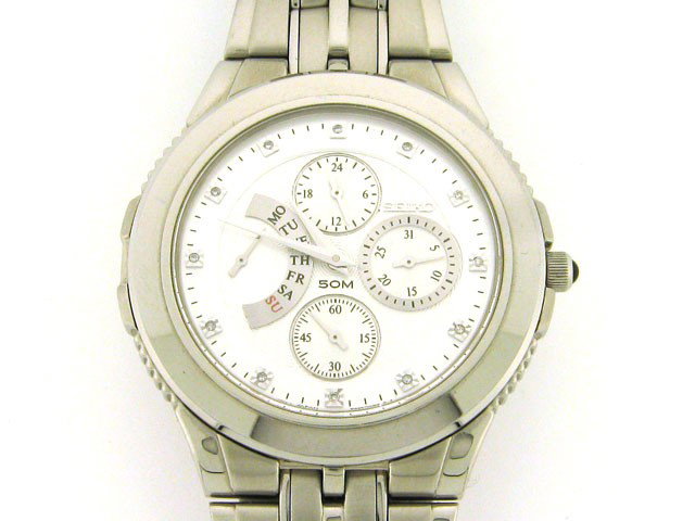 Seiko Men's SRL001 Le Grand Sport Retrograde Day Indica: This is a Seiko Men's SRL001 Le Grand Sport Retrograde Day Indicator Watch with the following features: twelve diamonds; second hand subdial; 31 day calendar display; 24 hour display; cabochon crown; 