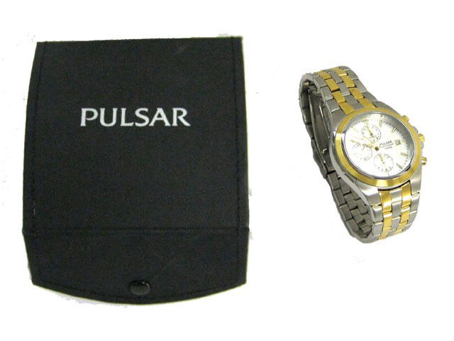 Pulsar Mens Gents Chronograph Watch: This is a Pulsar Mens Gents Alarm Chrono Watch with the following features: White dial with luminous hands & luminous hour marker batons; Stop watch function with three sub dials; 100m Water resistant