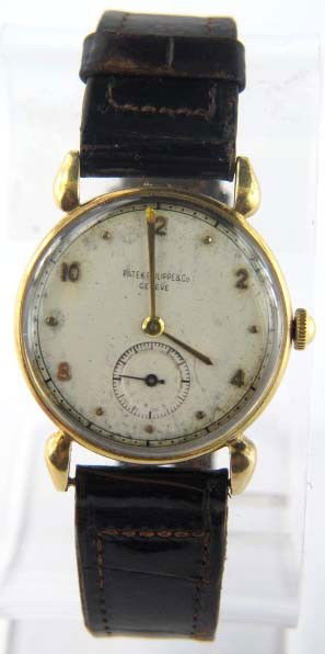 Patek Philippe 18K Gold Leather Strap Watch: Patek Philippe 18K Gold Leather Strap Watch.The weight of the watch is 27.9 grams.The measurement of the watch head is 29 mm in diameter and 8 mm in thickness.The length of the watch is 7.5".