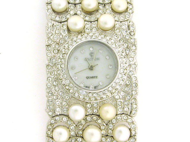 Croton Watch with crystal and pearl bracelet CN207: This is a Croton Watch with crystal and pearl bracelet CN207280 with the following features: stainless steel with crystal and pearl bracelet; Quartz movement; Stainless Steel back; crystal case and be