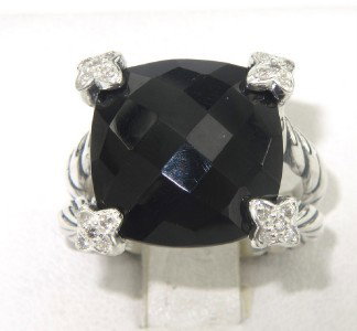 David Yurman Silver Onyx & Diamond Ring: ?David Yurman Silver Onyx & Diamond Ring. The total ring's weight is 8.7 grams. The total weight of the diamond is 0.25 cts approximately, I color SI clarity. The size of the Onyx is 14 x 14 mm. The s