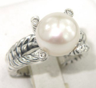 David Yurman Silver Pearl & Diamond Ring: ?David Yurman Silver Pearl & Diamond Ring. The total ring's weight is 8.9 grams. The total weight of the diamonds: 0.08 pts approximately, I color SI clarity. The size of the Pearl is 9 mm in diameter
