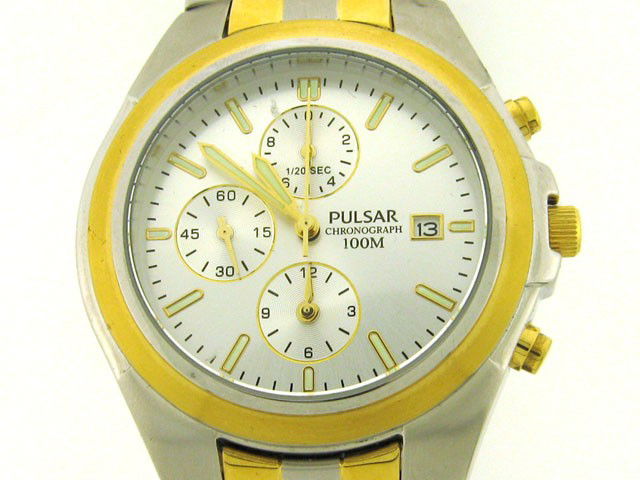 Pulsar Mens Gents Chronograph Watch: This is a Pulsar Mens Gents Alarm Chrono Watch with the following features: White dial with luminous hands & luminous hour marker batons; Stop watch function with three sub dials; 100m Water resistant
