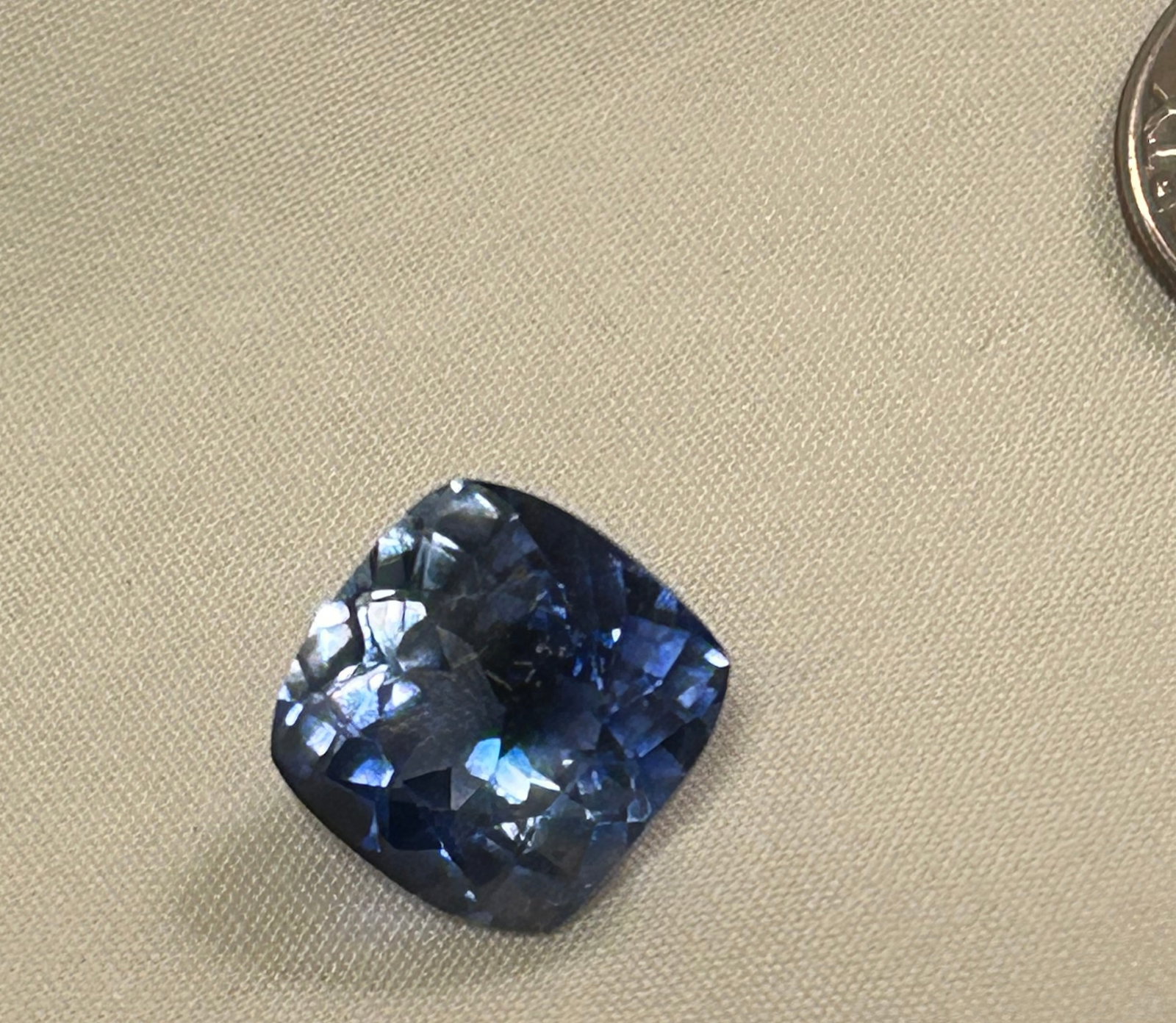 Untreated Natural Kashmiri BLUE Sapphire Certified 10 Ct: Untreated Natural Kashmiri BLUE Sapphire Certified 10 Ct