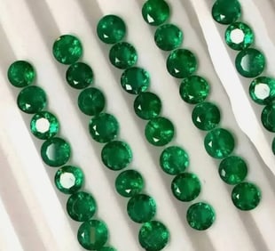 Vivid Green Columbian Emeralds Round Cut 7mm 15 pcs
