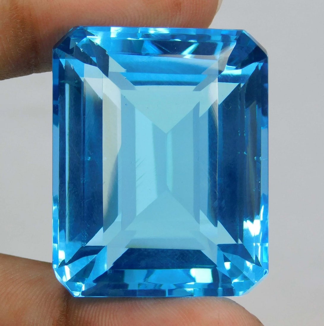 Blue Aquamarine Emerald Cut 130.85 Ct from Brazil: Blue Aquamarine Emerald Cut 130.85 Ct from Brazil