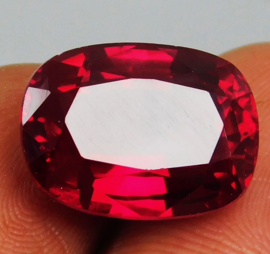Lab Grown 15.5 ct Ruby Oval Cushion Cut transparent: Lab Grown 15.5 ct Ruby Oval Cushion cut transparent