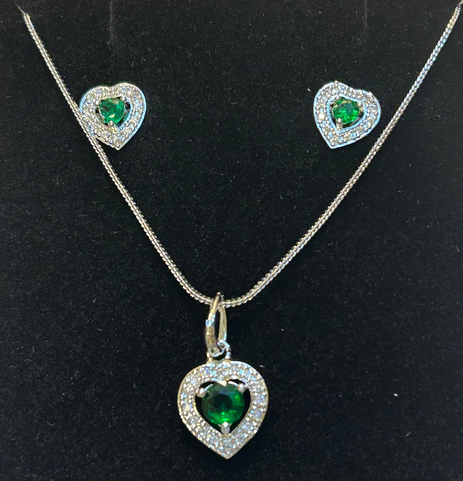 Emerald& Diamond Necklace set (1 of 1)