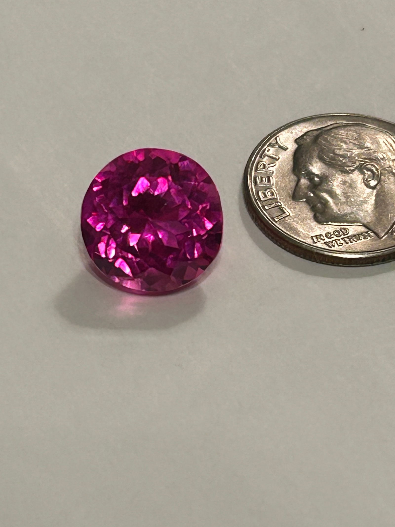 Brilliant Round Cut Pink Sapphire 8.75 ct from Sri Lanka (1 of 3)