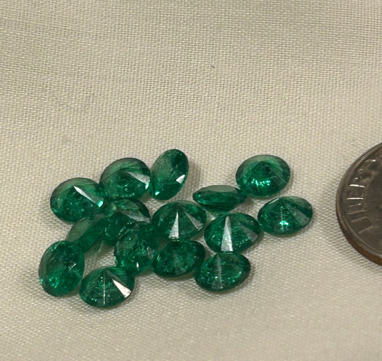 7mm Emerald Lot 15 pcs 14 tcw Round Cut: sourced from Colombia, featuring vibrant green color. These are eye-clean and cut-faceted gemstones are suitable for jewelry, such as rings or earrings, offering a high-quality, brilliant appearance.