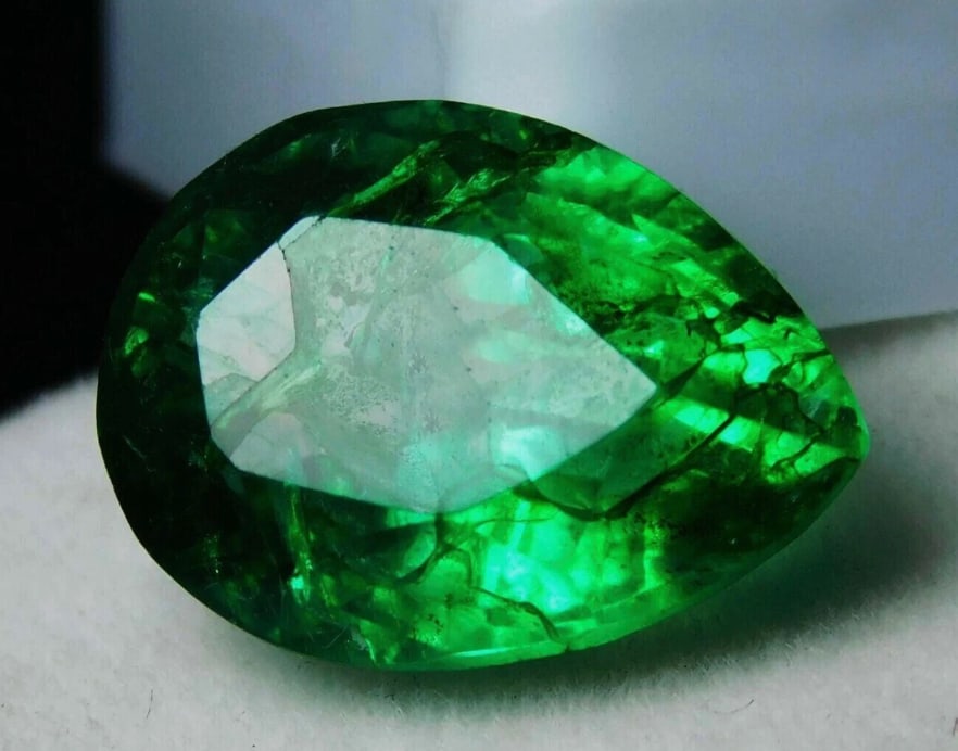 Natural Certified Green Emerald 8.55 Ct Pear cut from Columbia (1 of 3)