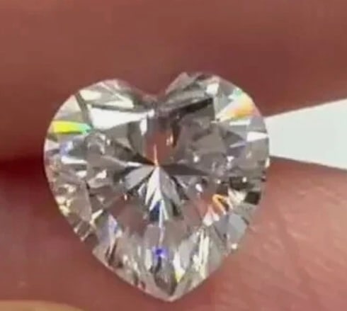 Diamond Heart Cut VVSI D color 1 Ct from South Africa: This is a top-tier gemstone: D color means it's perfectly colorless; VVS indicates inclusions are microscopic, visible only under 10x magnification by an expert, making it nearly flawless to the