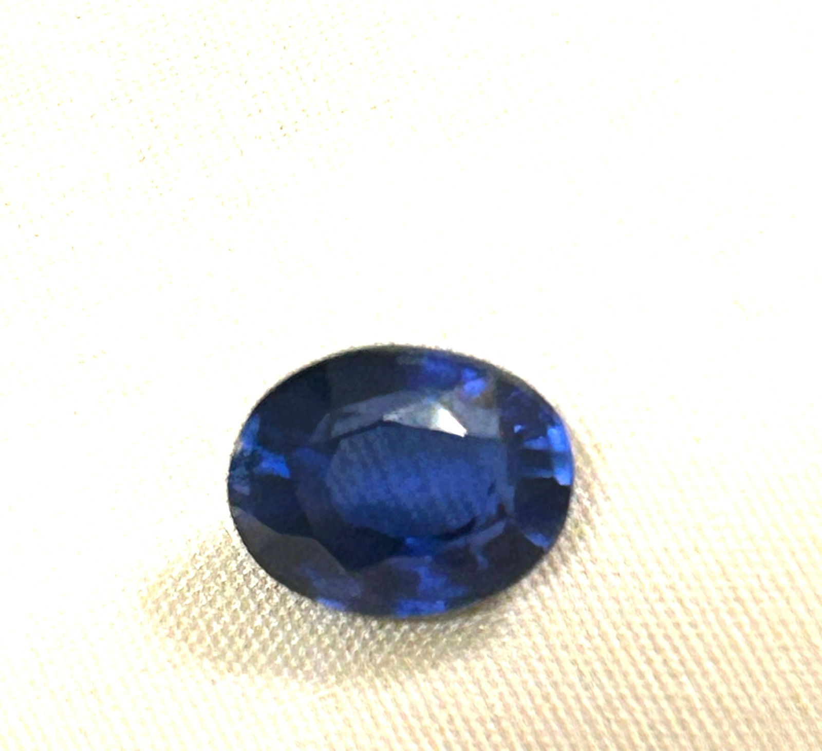 Natural Flawless Blue Sapphire Oval Cut 2 Ct Transparent: Natural Flawless Blue Sapphire Oval Cut 2 Ct
