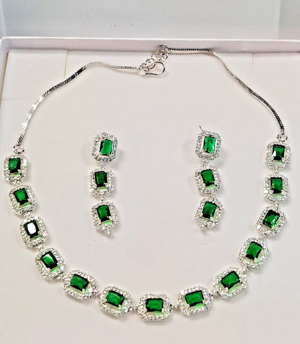 7 ctw Diamond and Emerald Tennis Bracelet: a luxurious, high-carat jewelry piece featuring approximately 7 carats of emerald-cut or princess-cut stones. Set in 14K white gold, offering a sophisticated, durable design with intense green color