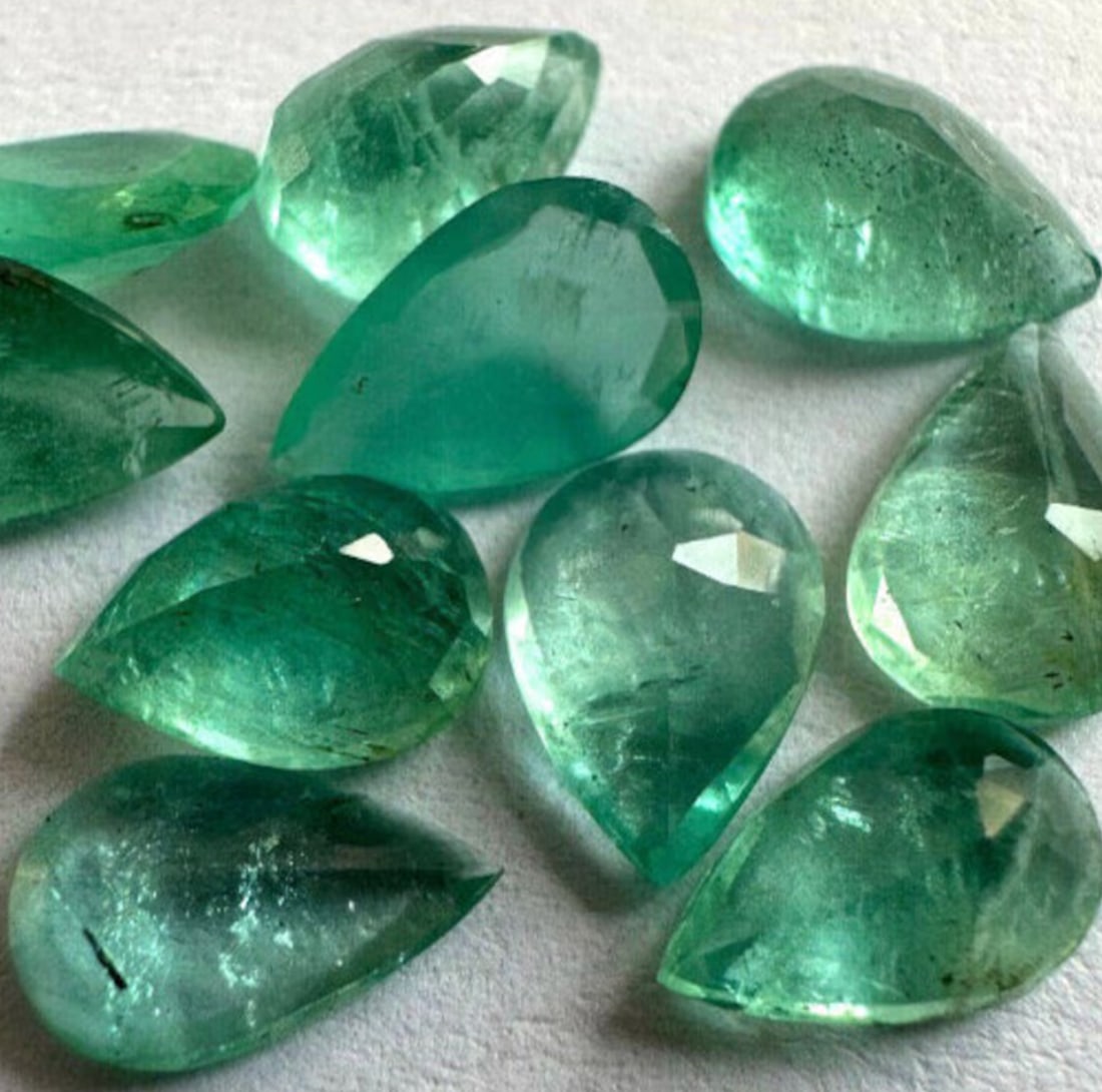 Emeralds 5 pcs 1.58 ct Pear cut NO Reserve: yep, they are tiny.