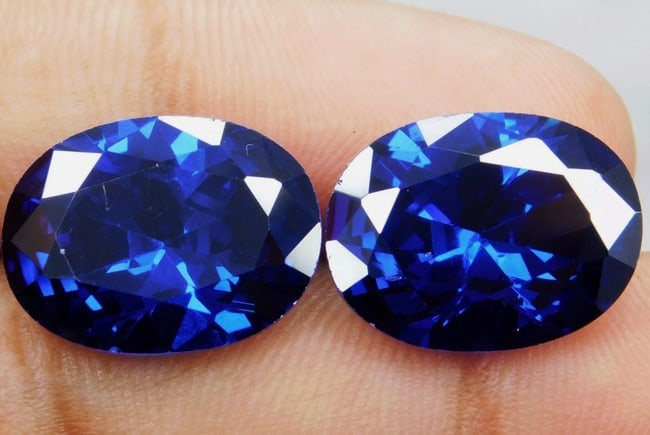 Flawless Blue Sapphire PAIR Oval Cut 9.93 ct Brazil: Exceptional brilliance, excellent cut, and high transparency.
