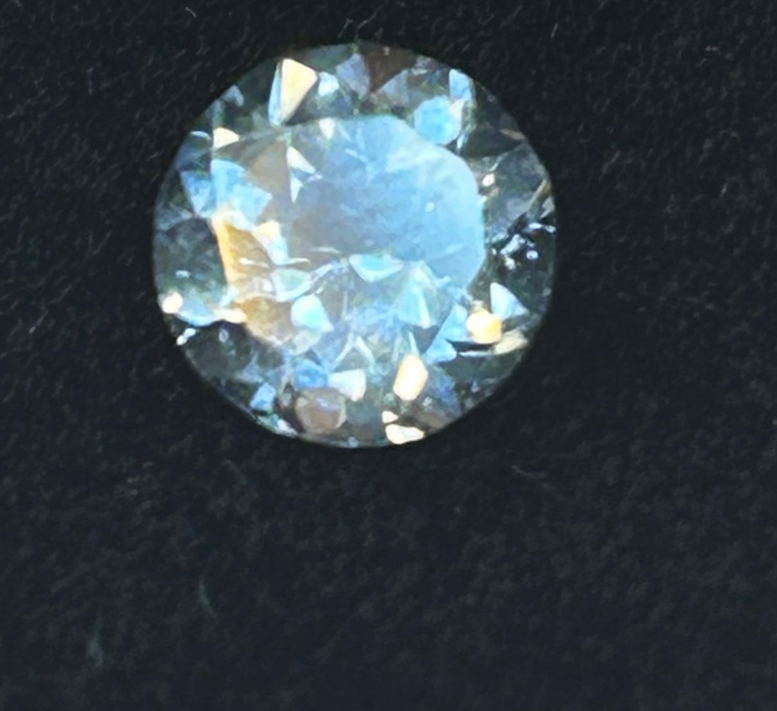 Natural Blue Topaz 1.59 ct Round Cut from Brazil: a square-cut, deep ink-blue gemstone with moderate to dark saturation, featuring VVS clarity. Renowned for its rich, sophisticated color, distinct from lighter Swiss/Sky blue.